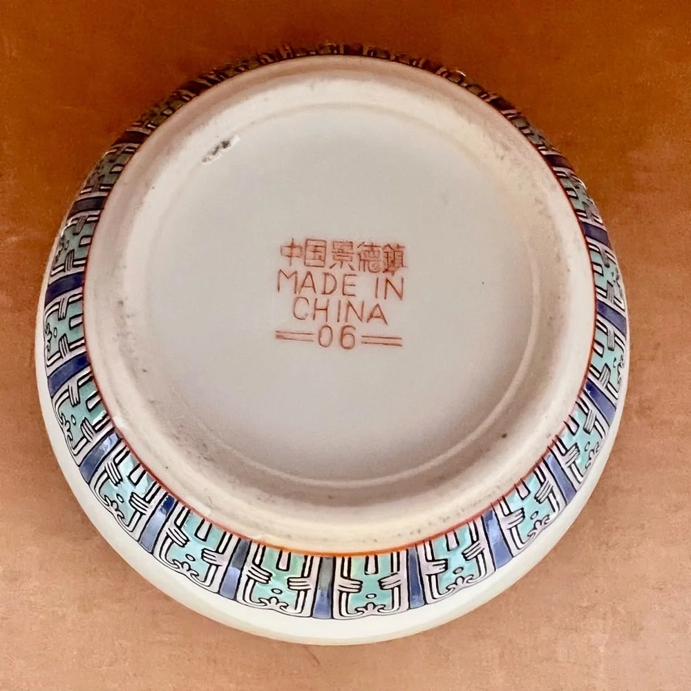 Vintage 70s-80s Chinese Painting Porcelain Pot Vase Hand Painted‎ Mountain